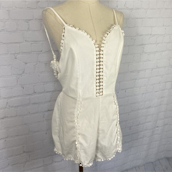 ⭐ 3/$15 White Backless Lace Trim Romper With Adjustable Straps Pom Pom L - Picture 2 of 8